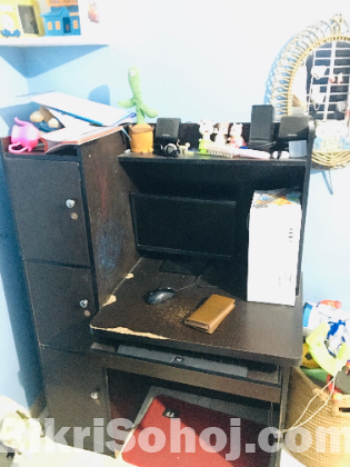 কম্পিউটার টেবিল